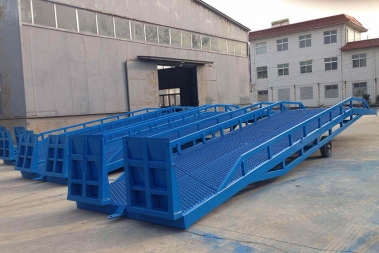 移动折叠登车桥